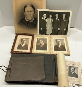 lot 74 image: Lot of Antique Photos and Scrapbook
