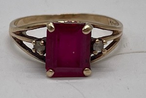 lot 2 image: Gold Ring 10K Size 6.5