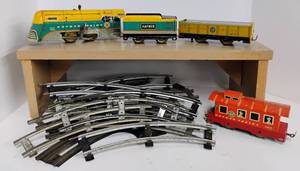 lot 106 image: Vintage Hafner Train Set with Cars and Track working