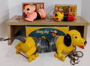 lot 109 image: Vintage Slinky Toys-Kitten, Dog and Slinky Worm