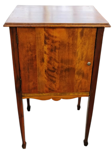 lot 140 image: Vintage Wooden Side Table with Storage