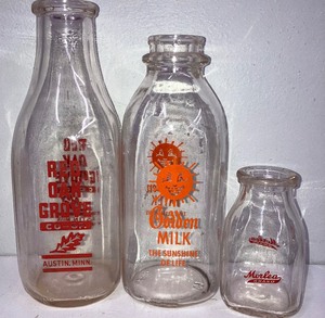 lot 188 image: Lot of Vintage Milk Bottles Lot of 3 Red Oak Grove Austin MN