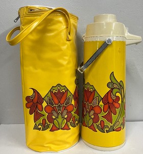 lot 190 image: Vintage Peacock Vacuum Bottle Co. Kujaku Portable Drink Dispenser Thermos Pump 1970s and Matching Case