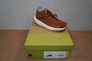lot 37 image: Vasque Womens Here Hiking Shoes - Size 8