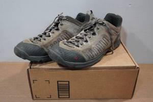 lot 38 image: Vasque Mens Juxt Hiking Boots - Size 11.5