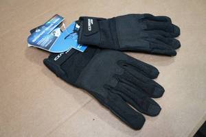 lot 79 image: Clam Waterproof Tactical Gloves - Medium
