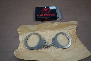 lot 80 image: Viper Tek Double Lock Steel Handcuffs