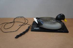lot 180 image: Vintage Mallard Corded Phone