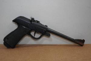 lot 210 image: 1975 Lucznik Predom Air Pistol