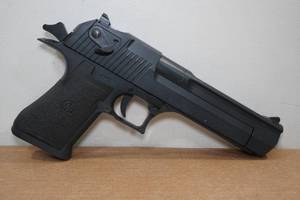 lot 211 image: IMI Desert Eagle Style Air Pistol