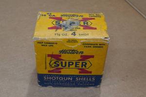 lot 389 image: 25 Western Super-X 16 Gauge 2-34 4 Shot Shotshells