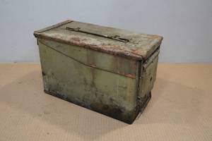 lot 422 image: Vintage Military Ammo Can