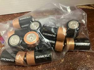 lot 12 image: Duracell D Batteries