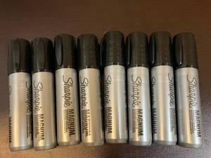 lot 34 image: Sharpie Magnum Markers