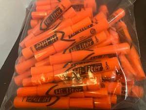 lot 140 image: Avery Orange Highlighters