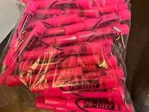 lot 139 image: Avery Pink Highlighters