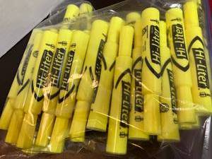 lot 138 image: Avery Yellow Highlighters