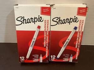 lot 9 image: Sharpie Ultra Fine Markers