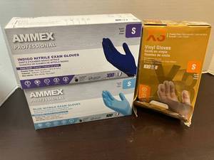 lot 61 image: Small Nitrile and Vinyl Gloves