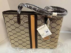 lot 1 image: Max Studio Tote