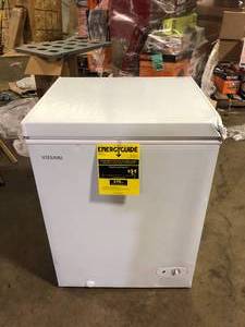 lot 44 image: Vissani 5.0 cu. ft. Manual Defrost Chest Freezer with LED Light in White Garage Ready Damaged     Customer Returns See Pictures