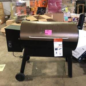 Traeger Pro Series 34-Pellet Grill and Smoker in Bronze Slight Damage Customer Returns See Pictures