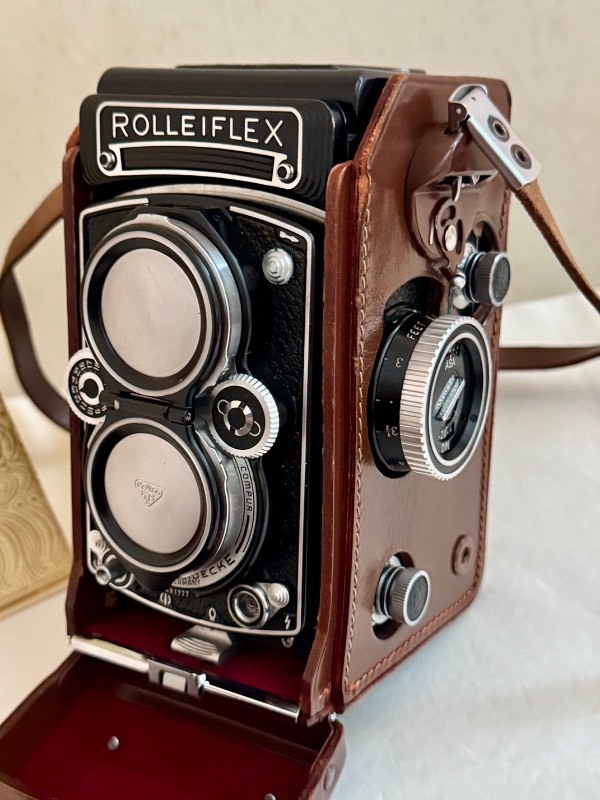 Rolleiflex 二眼レフカメラ Xenotar 1:3.5/75 ケース付 Rolleiflex 二眼レフカメラ Xenotar 1:3.5/75 ケース付 1円