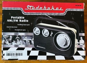 lot 55 image: Studebaker SB2003BT Bluetooth Retro Portable AMFM Radio