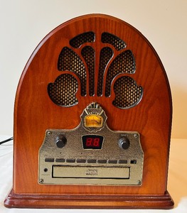 lot 45 image: Crosley Cathedral-Style CR32CD Radio CD Player