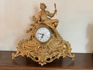 lot 3 image: Vintage Imperial Ornate Mantel Clock with Figural Accent