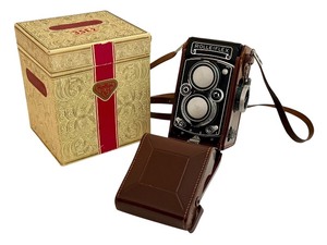 lot 5 image: Rolleiflex Twin Lens Reflex Camera with Schneider-Kreuznach 75mm f3.5 Xenotar Lens, Leather Case and Original Box