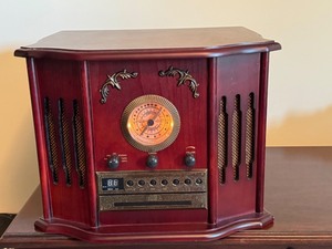 lot 15 image: Vintage-Style Wood Turntable Stereo System with Radio and CD Player