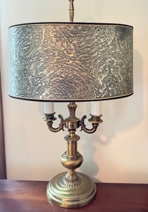 lot 33 image: Vintage Brass Table Lamp with Ornate Base and Textured Drum Shade