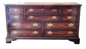 lot 34 image: Vintage Bassett 10 Drawer Dresser with Brass Pulls