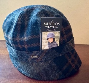 lot 68 image: Mucros Weavers Plaid Flapper Cap Hat with Buckle Accent