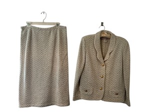 lot 112 image: Vintage Castleberry Womens Size 12 Blazer and Skirt Set Herringbone Pattern