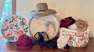 lot 115 image: Collection of Vintage-Style Ladies Hats and Fascinators with Decorative Hat Boxes