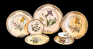 lot 76 image: Spode Stafford Flowers Fine Bone China 7-Piece Place Setting