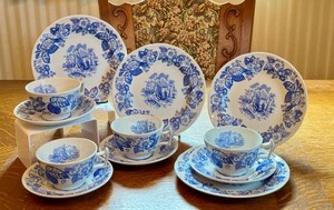 lot 83 image: Spode Old Salem S3441 Blue Transferware 4 Place Settings England