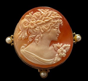 lot 3R image: Italian 925 Silver Cameo Brooch with Pearls