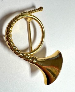 lot 18R image: Sterling Silver Gilt French Horn Brooch, 1.5 Inch