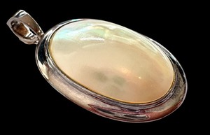 lot 21R image: Sterling Silver Mother of Pearl Oval Pendant 1.5 Inch