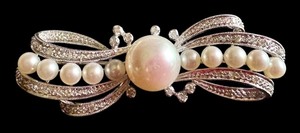lot 43J image: 14K White Gold Brooch with Pearls and Diamonds
