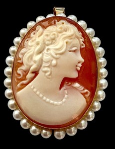 lot 65R image: 14k Italian Cameo Brooch Pendant with Pearls