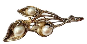 lot 68H image: Sterling Silver 925 Lily Flower Brooch with Pearls, 3 Inch