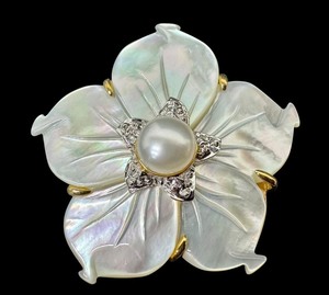 lot 115J image: 14K Gold Mother of Pearl Flower Brooch with Diamond Accents