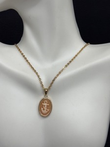 lot 124M image: 14K Gold Italian Chain Necklace with Anchor Cameo Pendant