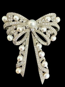 lot 180 image: Stauer Bow Brooch with Pearls and Crystal Accents