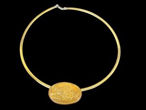 lot 185 image: 18 Inch Reversible Sterling Silver Necklace with 2 Inch Gold Tone Chariot Pendant