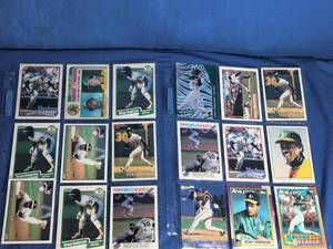 lot 31 image: 18 Rickey Henderson Cards